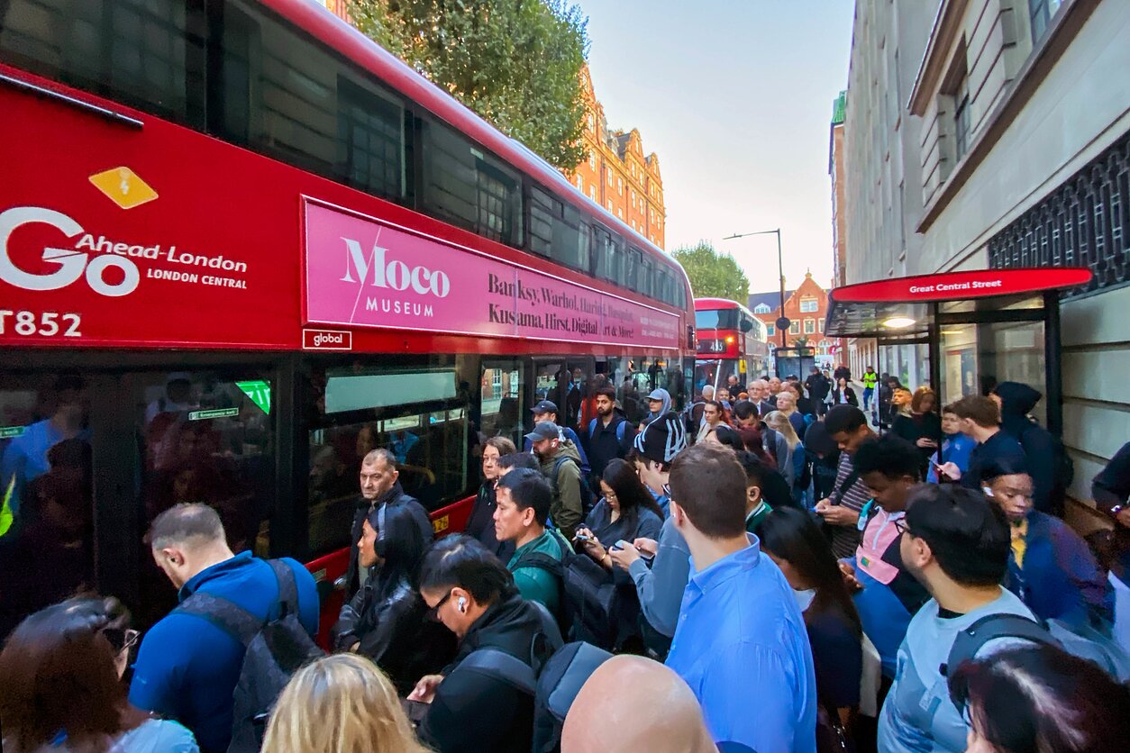 Londono metro streikas paralyžiavo miestą: ieško alternatyvų, kai kurių koncertų pasitraukimo