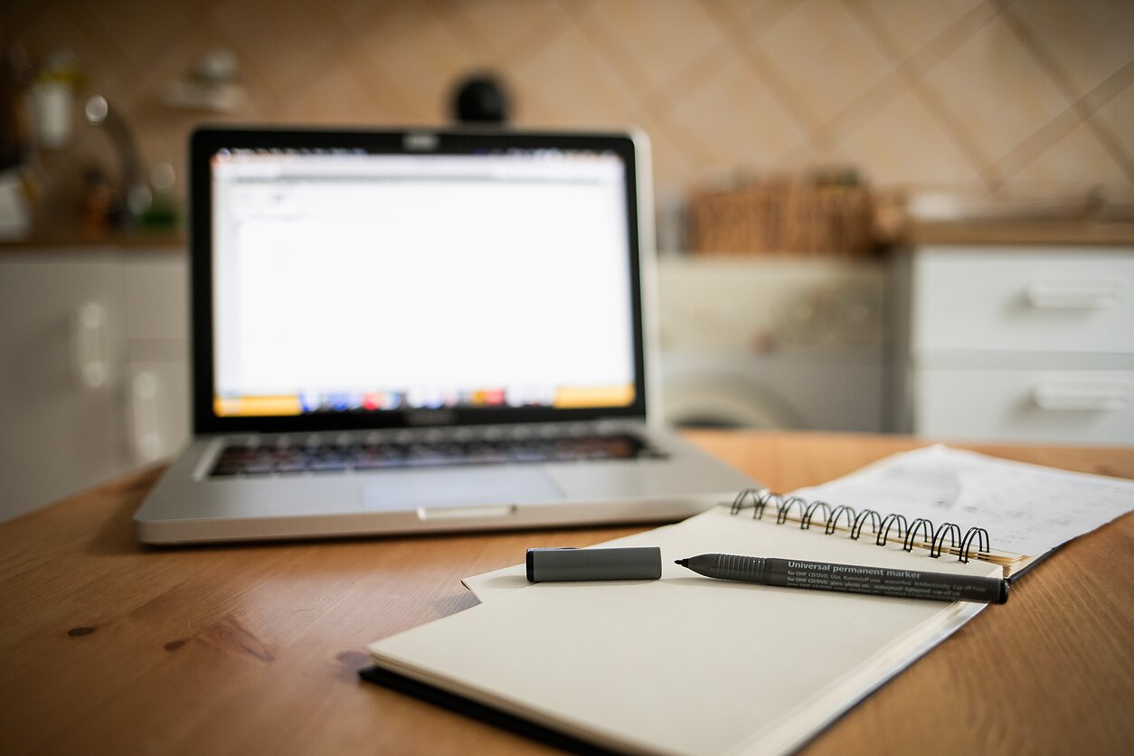 Nuo darbo užmokesčio iki atleidimo iš darbo: svarbiausi Teismo išaiškinimai darbdaviams ir darbuotojams