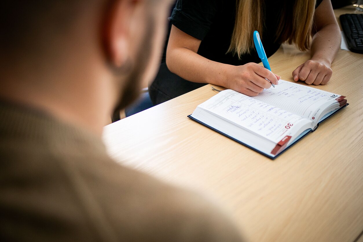 Studentams praktikantams siūloma nauja sutartis: jie mokėtų bent minimalų atlyginimą, specialistai įžvelgia spragų